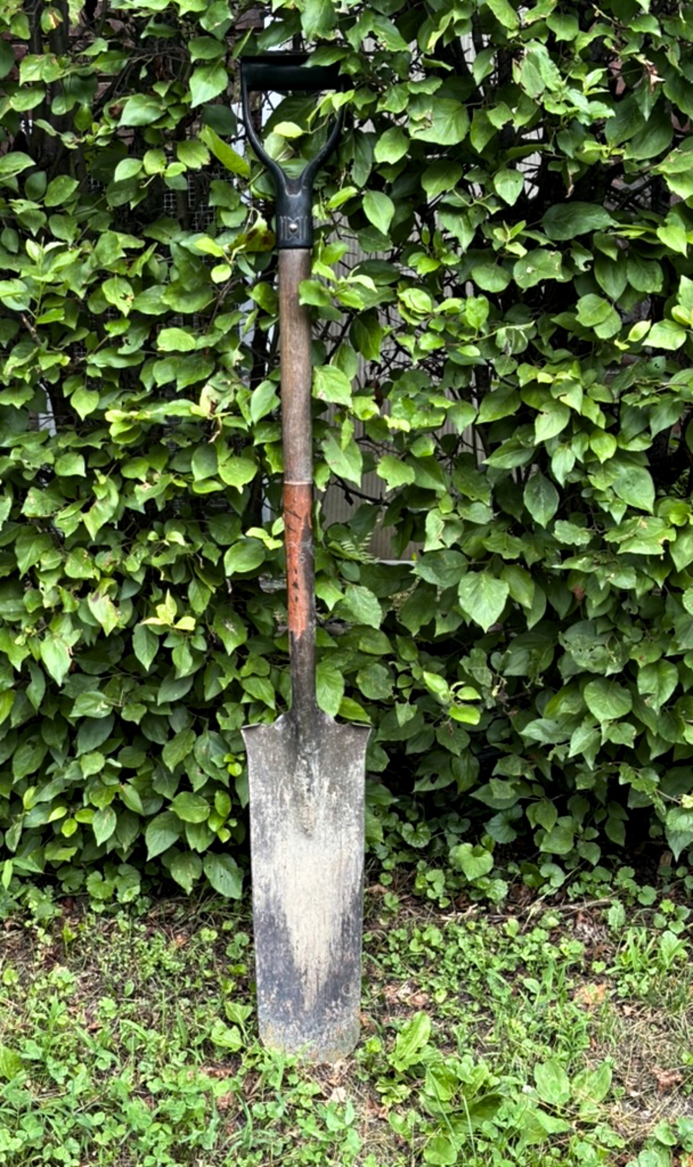 Tile spade